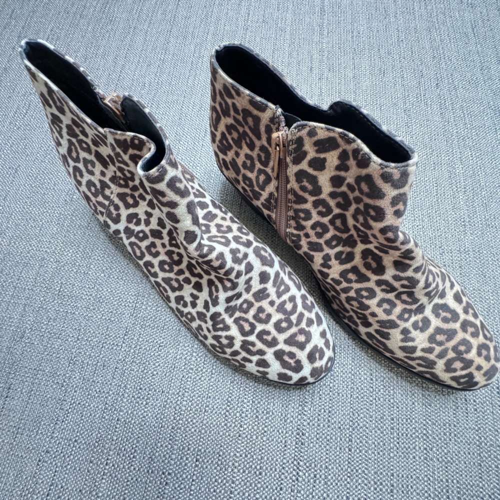 Soda Womens Leopard Print Ankle Booties Faux Suede Block Heel Tan Black Size 9